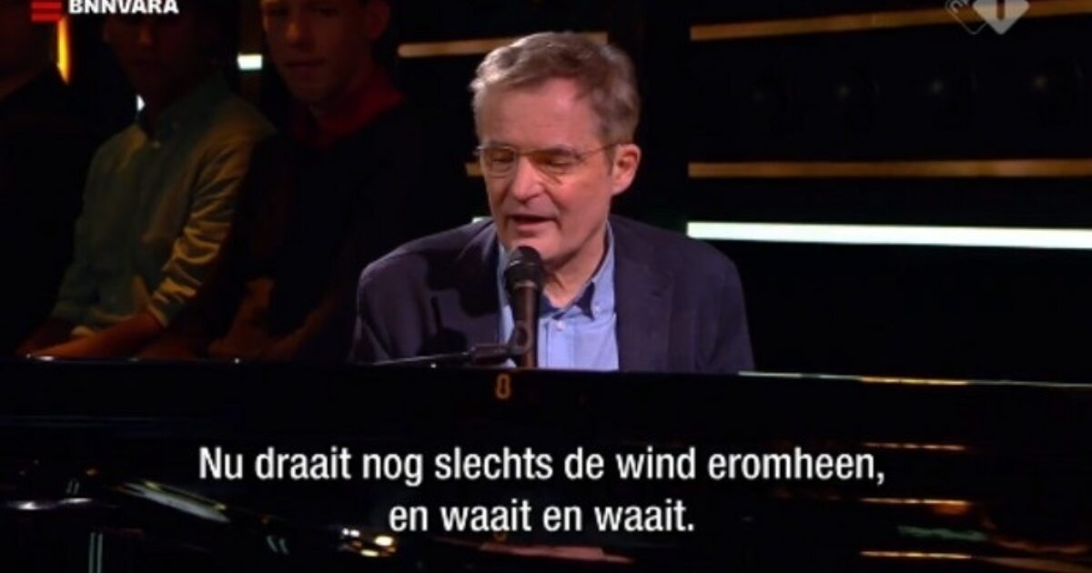 Herman Finkers eert Willem Wilmink met Twents gedicht in DWDD - 1Twente