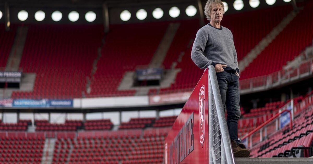 Verbeek over FC Twente: 'Trekken aan een dood paard heeft geen zin