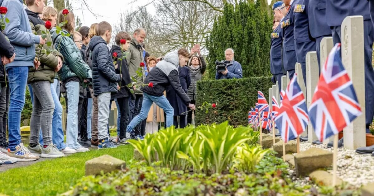 herdenking-bevrijding-oldenzaal-en-onthulling-anne-frank-boom