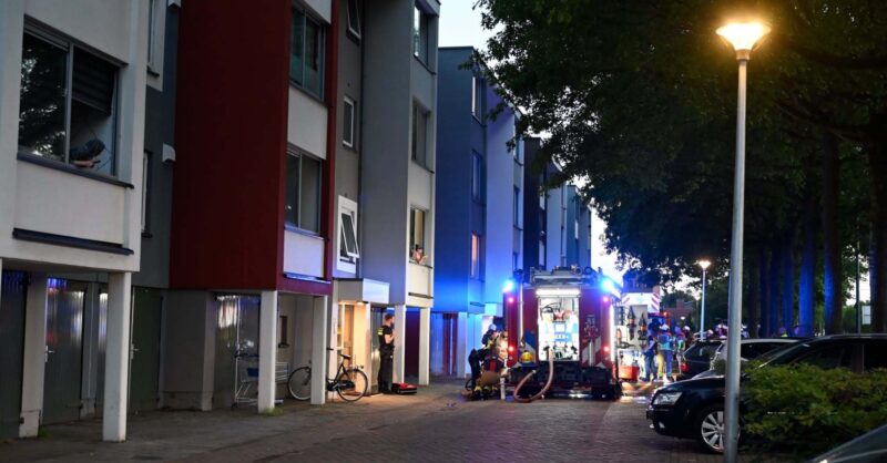 Brandweer blust brand in Almelose flat
