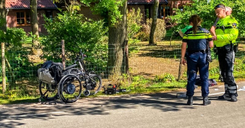 Rolstoeler gewond bij aanrijding met auto in Hengelo, traumahelikopter geannuleerd