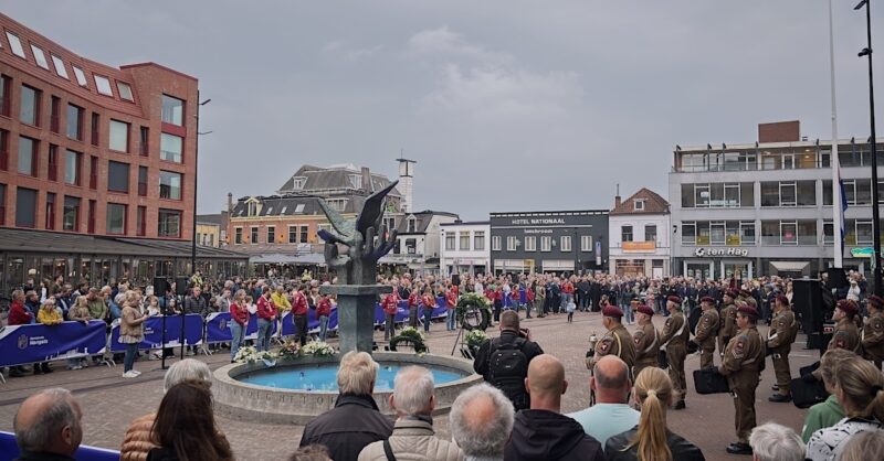 Hengelo herdenkt oorlogsslachtoffers met oproep: ‘Leer de geschiedenis beter begrijpen’