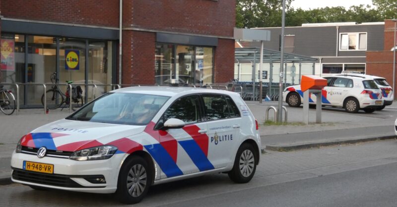 Supermarkt in Almelo overvallen, politie zoekt naar verdachte