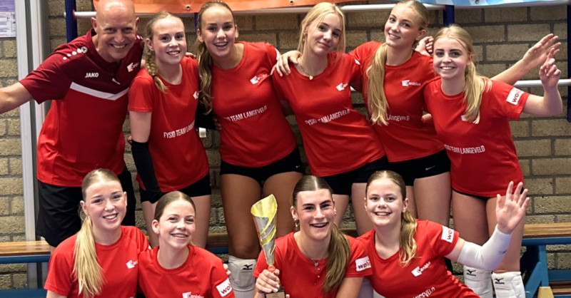 Prijzenregen Canisius Almelo en Tubbergen; volleybalsters volgende maand naar WK in China