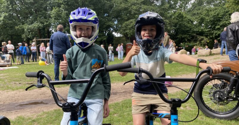 Precies 100 jaar na eerste wielerwedstrijd bruist het Crossbos in Enschede weer: ‘Pas op, de burgeme