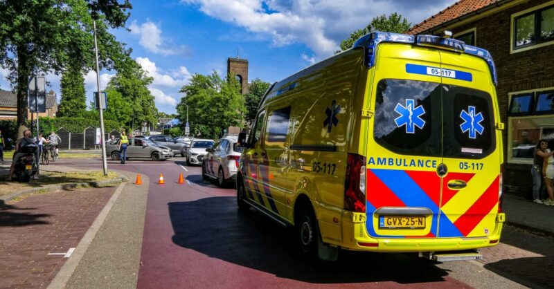 Twee gewonden bij aanrijding op singel in Enschede