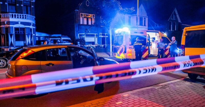 Fietser zwaargewond na aanrijding in Enschede, 'bestuurder weggelopen'