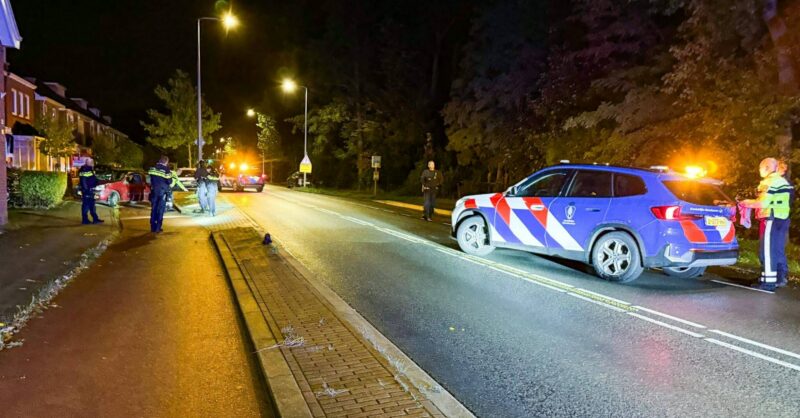 Auto slaat over de kop bij ernstig eenzijdig ongeval in Enschede, weg afgesloten