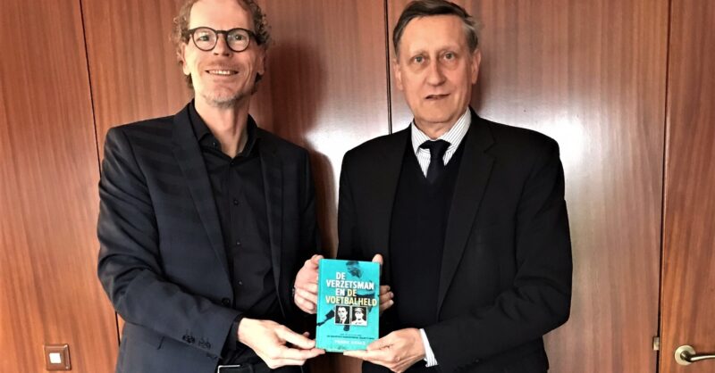 Verhalen Twentse verzetsheld en voetballende kampbeul kruisen elkaar in nieuw boek Frank Krake
