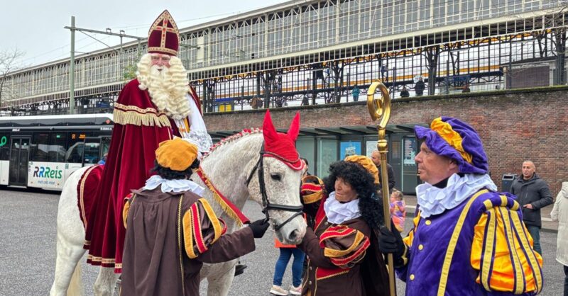 Hengelo is coulant: ondanks slippertje toch sinterklaas en lampionnentocht in Slangenbeek