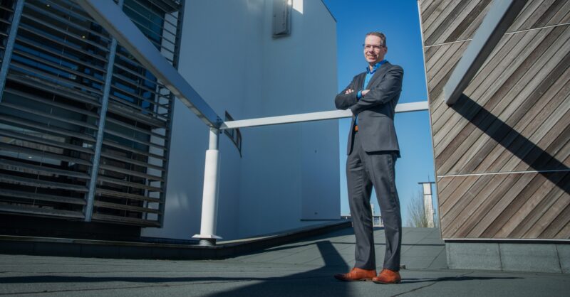 Raoul Boer al kwart eeuw aan het roer van evenoude Schouwburg Hengelo: 'Waar krijg je de kans die tw