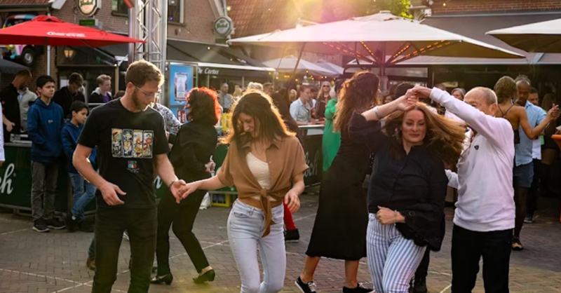 Uitsluiten van jongeren onder de 18 bij Tropical Night maakt veel los in Hengelo: ‘Er is al zo weini