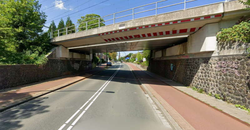 Enschedesestraat in Hengelo twee dagen dicht vanwege werkzaamheden aan spoorviaduct