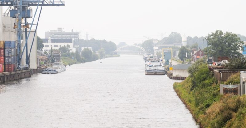 Actieve kool en een bodemplaat moeten HCH uit het Twentekanaal houden