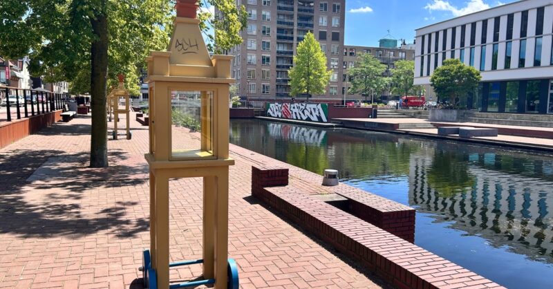 Vandalisme gooit roet in eten van buitenexpositie Almelose kunsttorentjes: ‘Uit voorzorg alles naar 