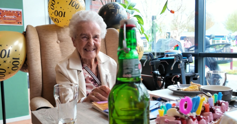 Honderd kaarsjes én een biertje voor Johanna uit Hengelo: 'Ik heb nog zoveel plannen'