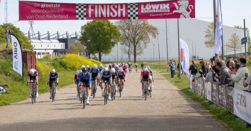 Phaedra Krol wint Koningsronde Almelo en pakt leiderstrui