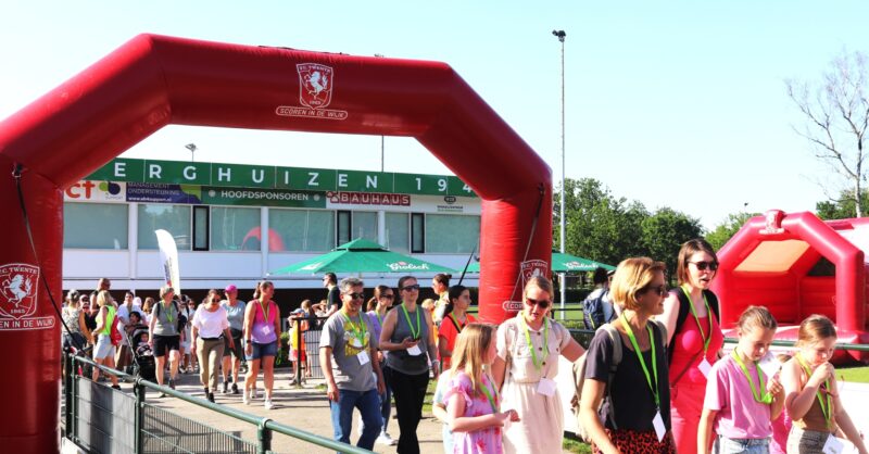 Tropische eerste etappe Oldenzaalse Wandelvierdaagse ‘cooling down’ voor Jan Hofsté (72)