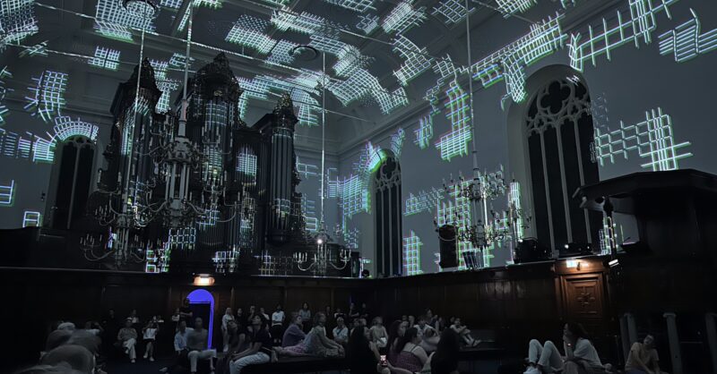 Lichtvoorstelling Lumina maakt van Grote Kerk in Enschede een levend kunstwerk: ‘Dit is next level’