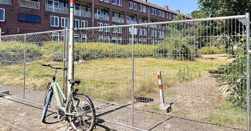 Enschedees Sterrenpark ingepakt met hekken, ontmanteling buurt begonnen