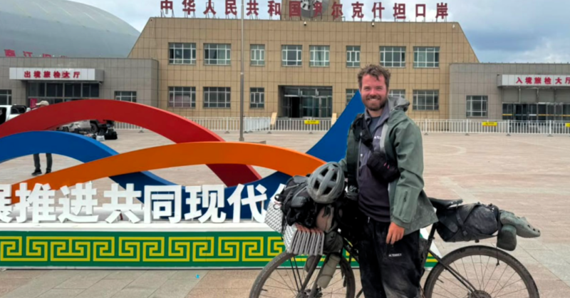 Zonder fietservaring trapt Benjamin in 80 dagen van Hengelo naar China
