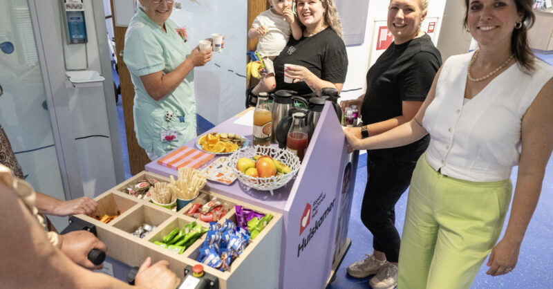 Koffie, warme sokken en een luisterend oor: dit karretje rijdt door MST voor ouders van zieke kinder
