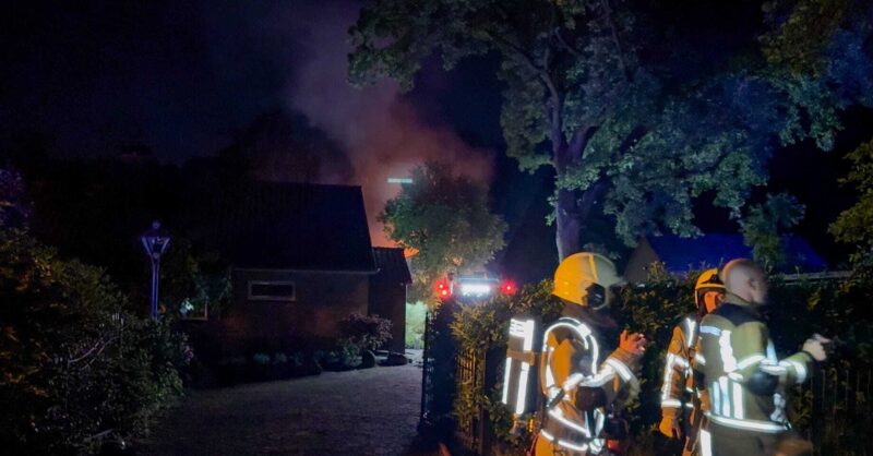 Twee branden binnen kwartier tijd in Enschede, elektrische fiets en loods in lichterlaaie