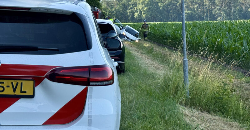 Automobilist belandt in sloot in De Lutte