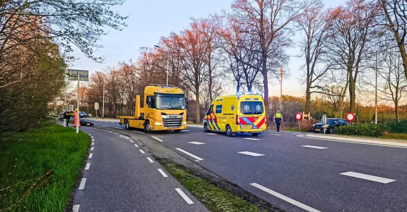 Motorrijder onderuit bij Deurningen; bestuurder naar ziekenhuis