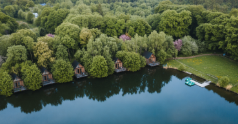 Eco-cabins aan het water op Het Hulsbeek in Oldenzaal moeten ‘avontuur- en stijlzoekers’ aantrekken