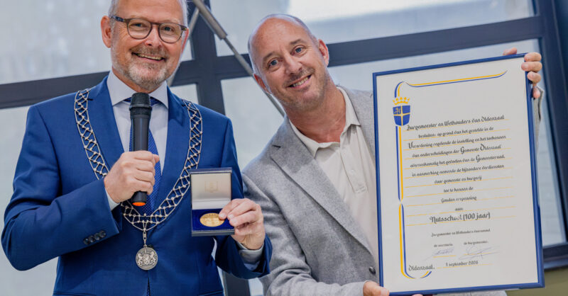 Erepenning Oldenzaal voor Nutsschool en Hunenborgh; waardering voor bijdrage aan samenleving