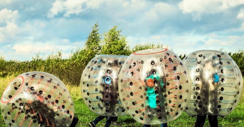 Buitenspeeldag in Wierden met bubblebal, stormbaan, clinics en Kuierdeurwandeling