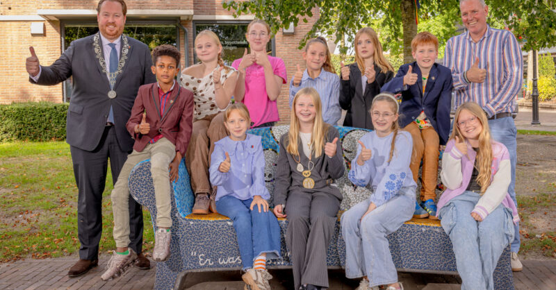 Nieuwe kindergemeenteraad Losser geïnstalleerd: ‘Kinderen hebben vaak verrassend goede ideeën’