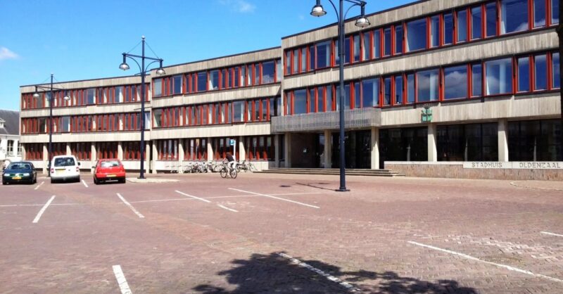 Tijdens vernieuwbouw stadhuis Oldenzaal blijft er plek voor parkeren én carnaval