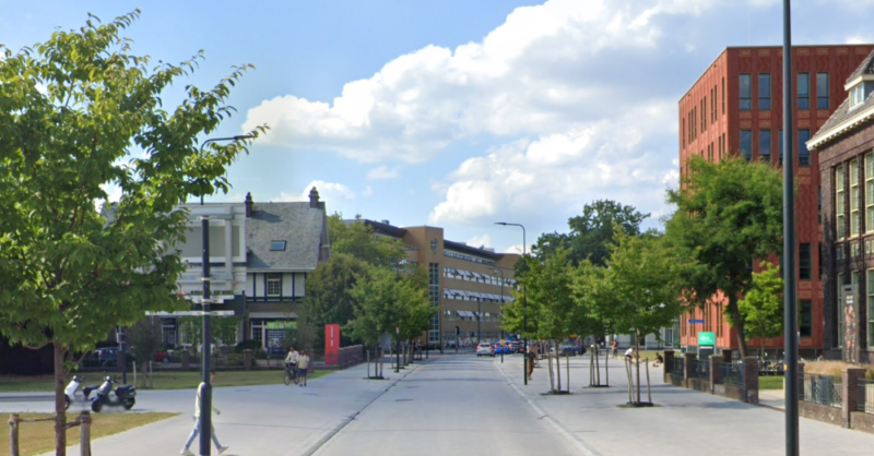 Bestrating kapotgereden: deel van Enschedese stadscampus krijgt tijdelijke asfaltlaag