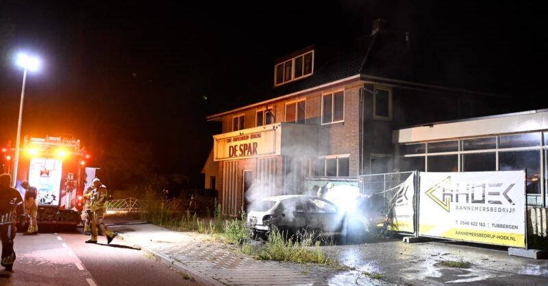 Auto uitgebrand op Almeloseweg in Harbrinkhoek