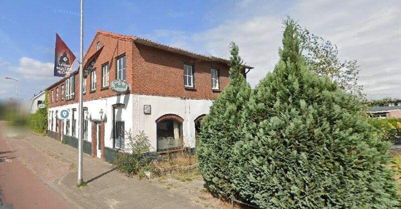 Voormalig café Jambor in Oldenzaal maakt plaats voor vijf nieuwe woningen