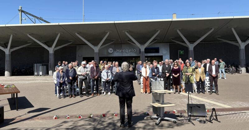 April-meistakingen herdacht in Hengelo: 'Door emancipatie van arbeiders mogelijk gemaakt'