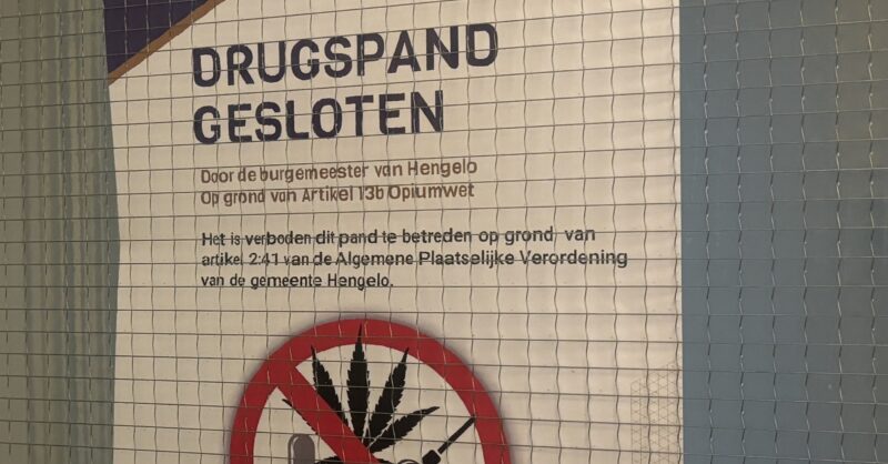 Burgemeester Schelberg sluit woning in Hengelose Es na drugsvondst