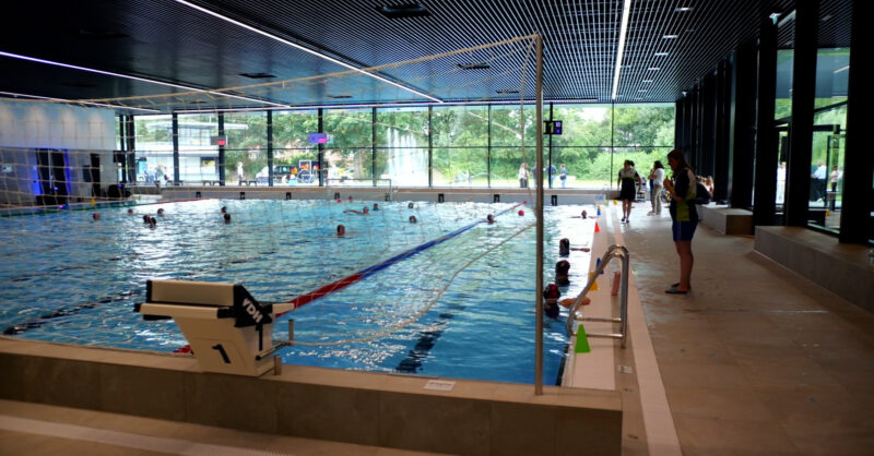 Nieuw zwembad Het Diekman in Enschede officieel geopend, einde voor Aquadrome en Het Slagman