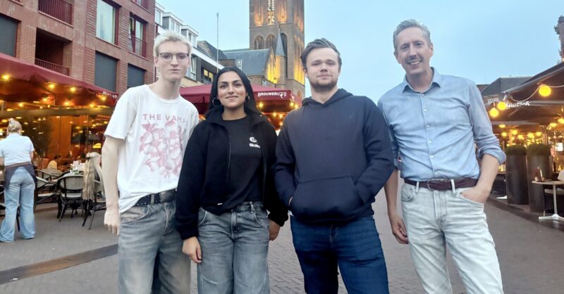 Hengelo kleurt paars voor acceptatie van queer jongeren: ‘Iedereen moet zichzelf kunnen zijn’