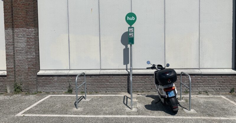 Enschede-Zuid krijgt verplichte parkeerplekken voor deelscooters en -fietsen