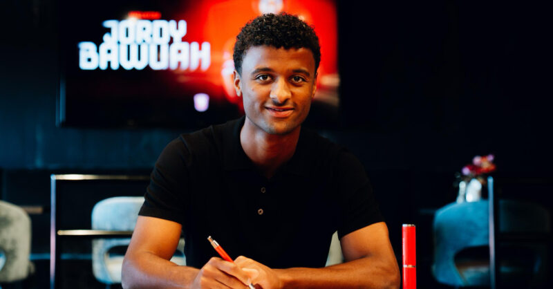 FC Twente haalt Jong PSV-aanvoerder Bawuah naar Enschede: 'Een mooie grote club in een mooi stadion'