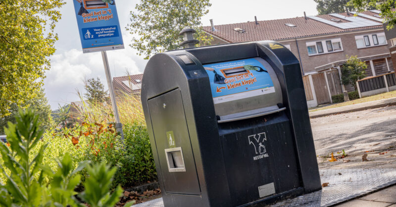 Oldenzaal hoopt op meer ‘afvalhelden’ met proef kleine klepjes voor zwerfafval