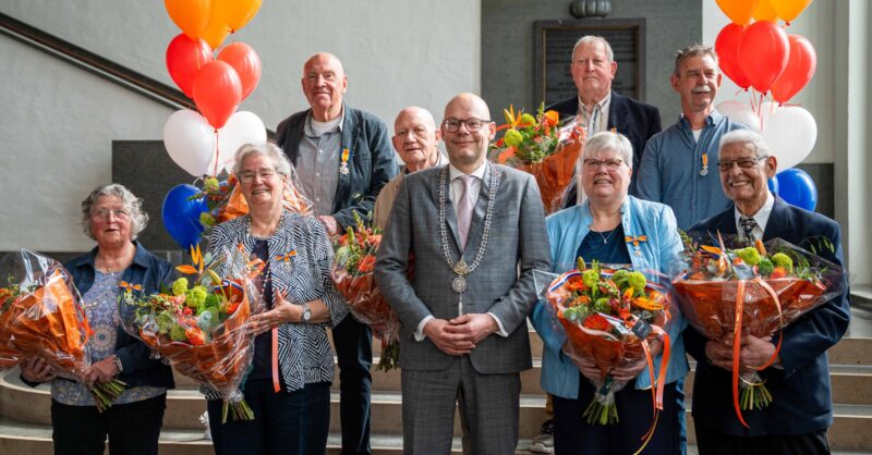 Ook in Enschede regent het lintjes: wie zijn de gedecoreerden?