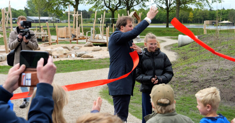 Recreatiepark ’t Lageveld in Wierden opent vernieuwde speeltuin: ‘Hier stond eerst alleen een wipwap