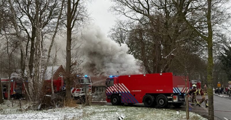Uitslaande brand Oud Ootmarsum: twee honden gered