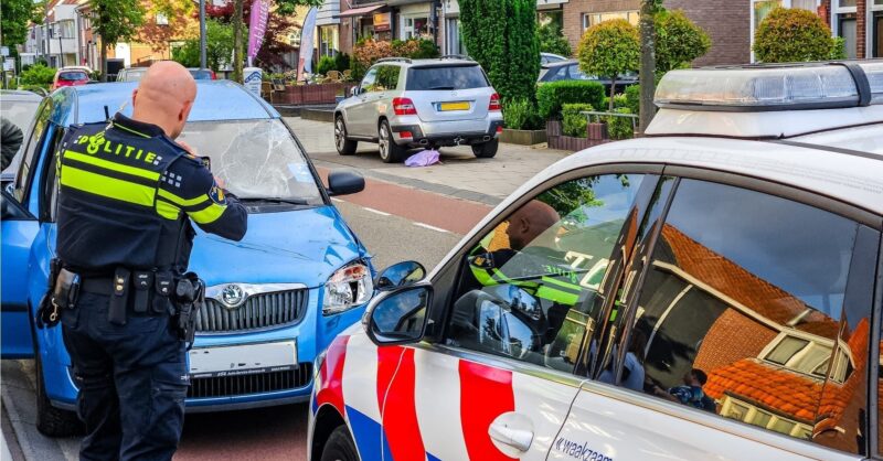 Fatbiker geschept door auto in Overdinkel; gaat er daarna vandoor