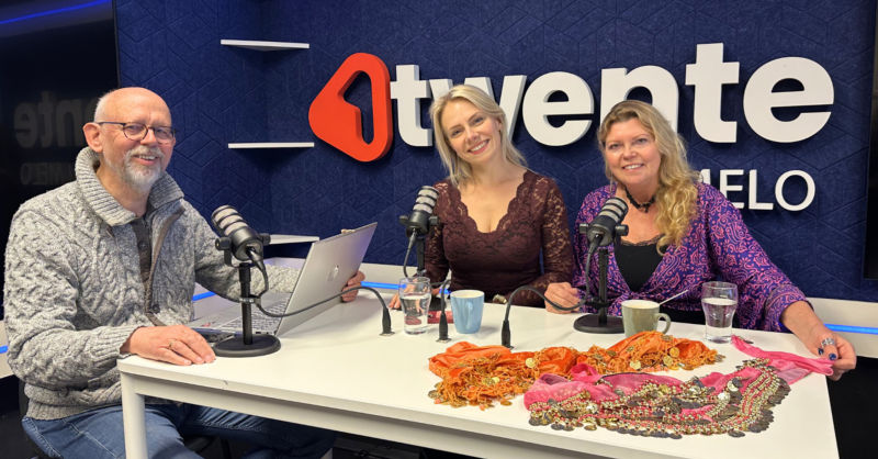 The Blonde Bellydancer brengt vrouwen in Almelo in beweging: 'Van origine een vruchtbaarheidsdans'