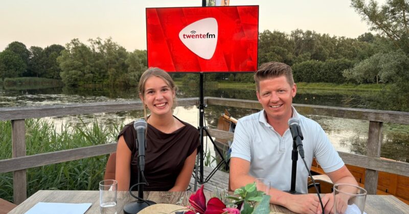 Eerste talkshow Regge Peil Wierden-Enter over Enterse Haringparty, SVZW-seizoen, zitmaaierrace en 'd